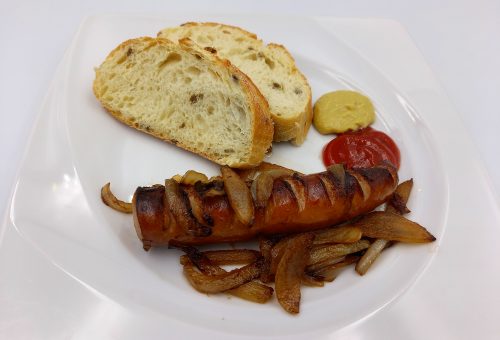 Kiełbasa Smażona Z Cebulką I Pieczywem – BISTRO Obiadowe Kielce